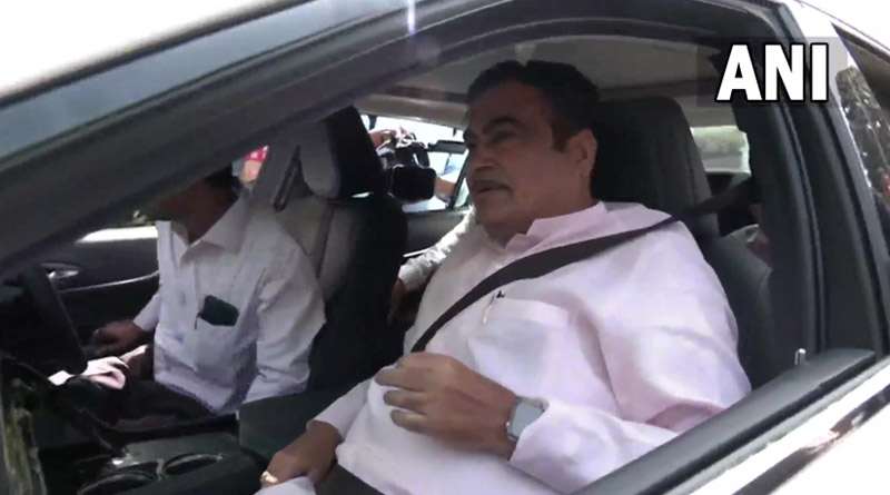 As fuel prices soar, Nitin Gadkari rolls into Parliament in a Hydrogen Car | Sangbad Pratidin
