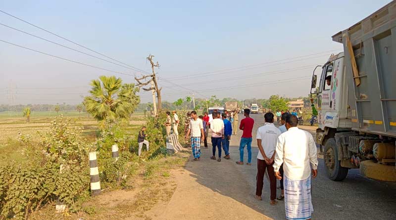 মুর্শিদাবাদে রাজ্য সড়কের ধার থেকে উদ্ধার ৪ যুবকের ক্ষতবিক্ষত দেহ, দুর্ঘটনা নাকি খুন?