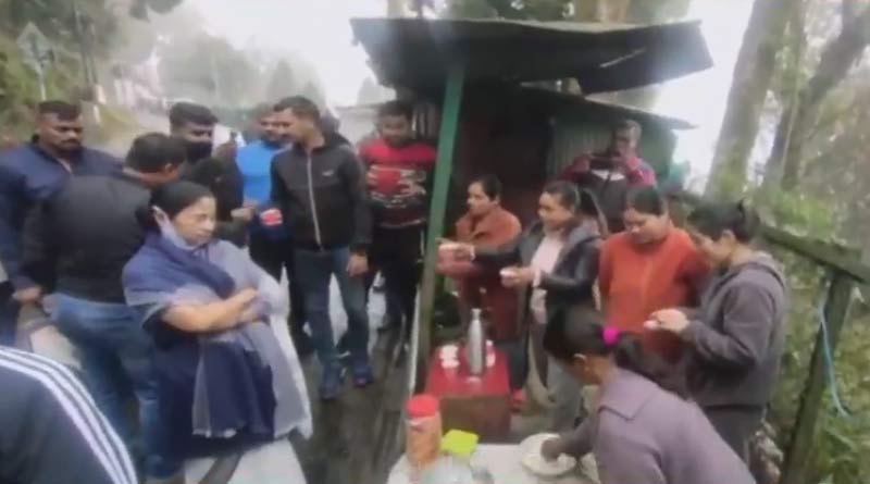 CM Mamata Banerjee cooks momo in Darjeeling । Sangbad Pratidin
