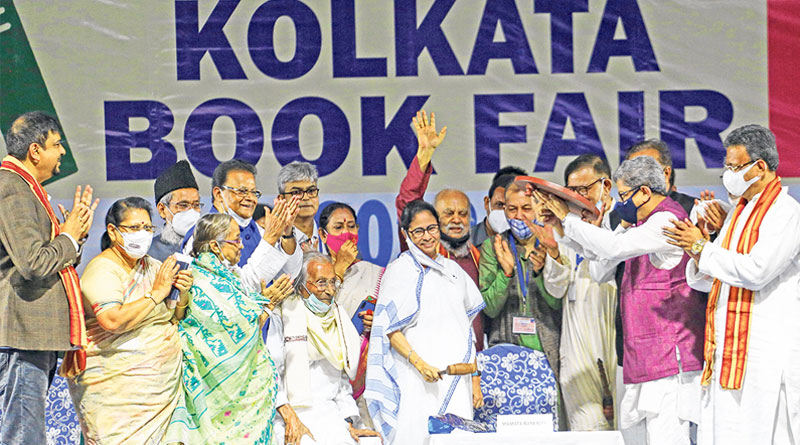 'Khela Hobe', 'Duare Sarkar' and 12 other books of Mamata Banerjee available in Kolkata Book Fire | Sangbad Pratidin