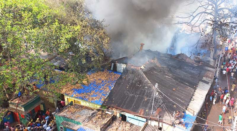 Massive fire breaks out at a factory at New Alipore, Kolkata, 4 engines are trying hard to arrest fire | Sangbad Pratidin