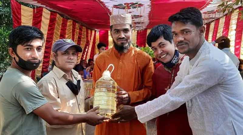 Man gifts oil to a newly wed couple in Bangladesh । Sangbad Pratidin