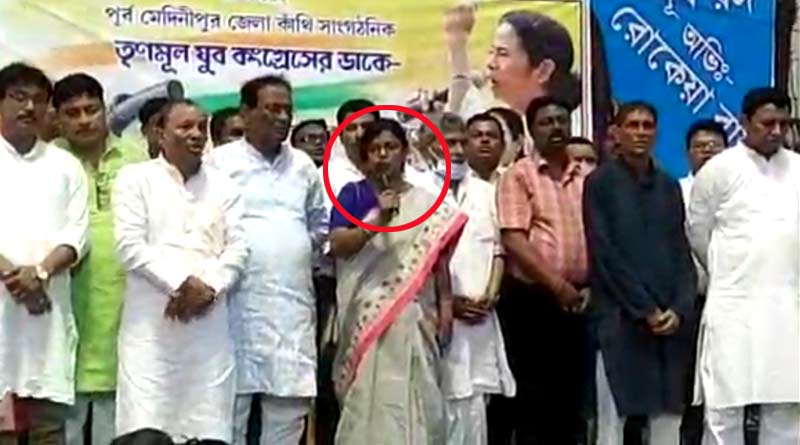 মঞ্চে দাঁড়িয়ে ‘ভুল’ জাতীয় সংগীত গাইলেন তৃণমূল কাউন্সিলর! ভাইরাল ভিডিও