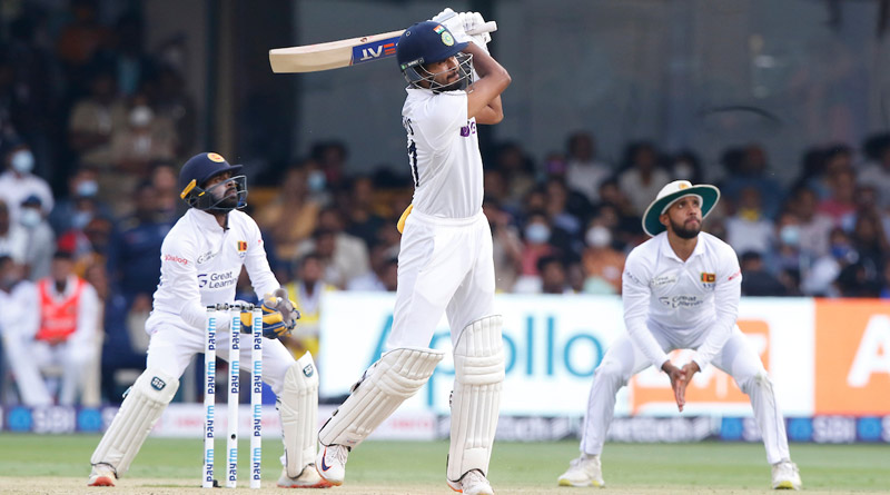 IND vs SL: চিন্নাস্বামীতেও ব্যর্থ বিরাট, শ্রেয়সের হাত ধরে আড়াইশোর গণ্ডি পেরল ভারত