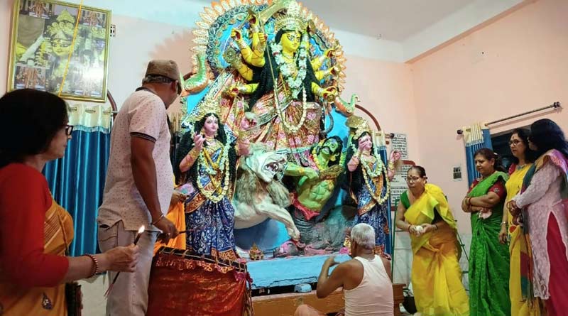 Durga Puja: This family of Sreerampur, Hooghly celebrates Durga Puja on the day of Dol Yatra | Sangbad Pratidin