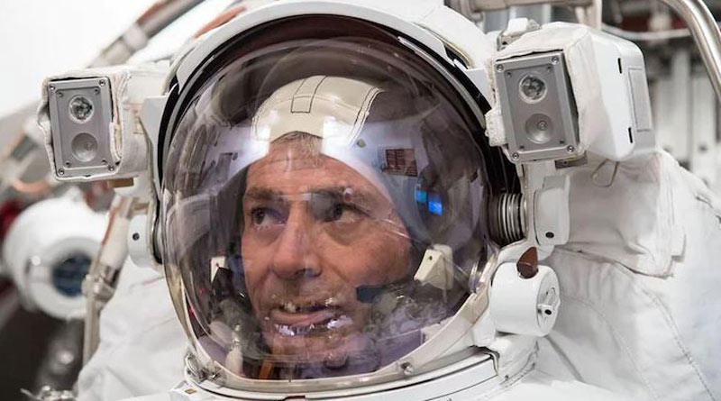 American astronaut Mark Vande Hei is returning home on a Russian spacecraft। Sangbad Pratidin