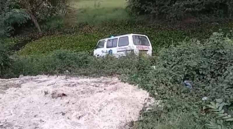 1 dead and 3 injured as Ambulance fell into canal near Diamond Harbour | Sangbad Pratidin