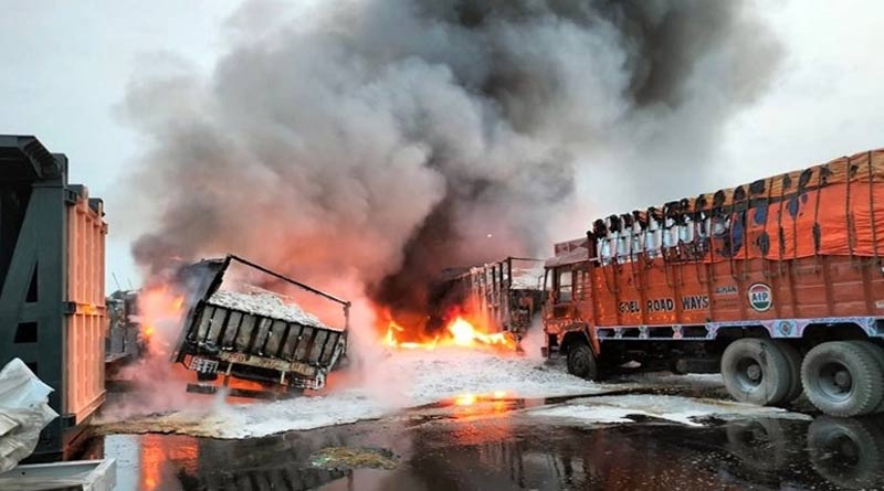 Massive fire breaks out in five trucks of Bleaching Powder at Benapole, Bangladesh | Sangbad Pratidin