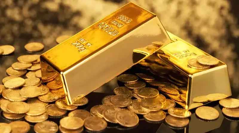Gold smuggler apprehended from Rajdhani Express