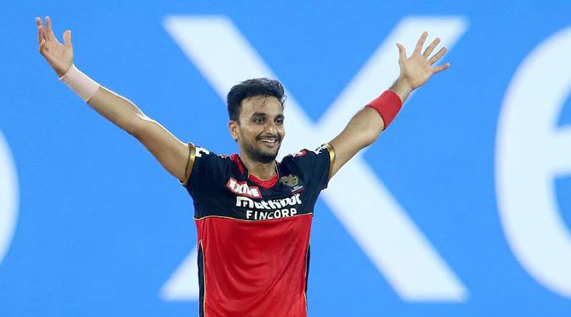 IPL 2022: ম্যাচ জেতার আনন্দের মাঝেই এল দুঃসংবাদ, আরসিবি শিবির ছাড়লেন হর্ষল প্যাটেল