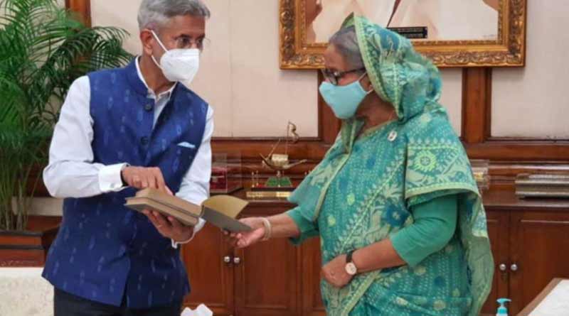 ভারত সফরে শেখ হাসিনা, ‘প্রতিবেশী প্রথম’ নীতিতে জোর দিয়ে বাংলাদেশের পথে জয়শংকর