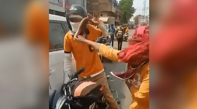A Madhya Pradesh Woman Beats Food Delivery Agent With Shoe | Sangbad Pratidin