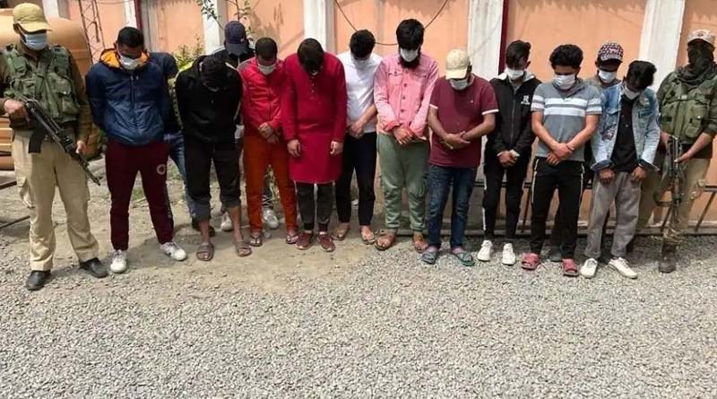 13 arrested after 'azadi' slogans raised at Jamia Masjid in Srinagar। Sangbad Pratidin
