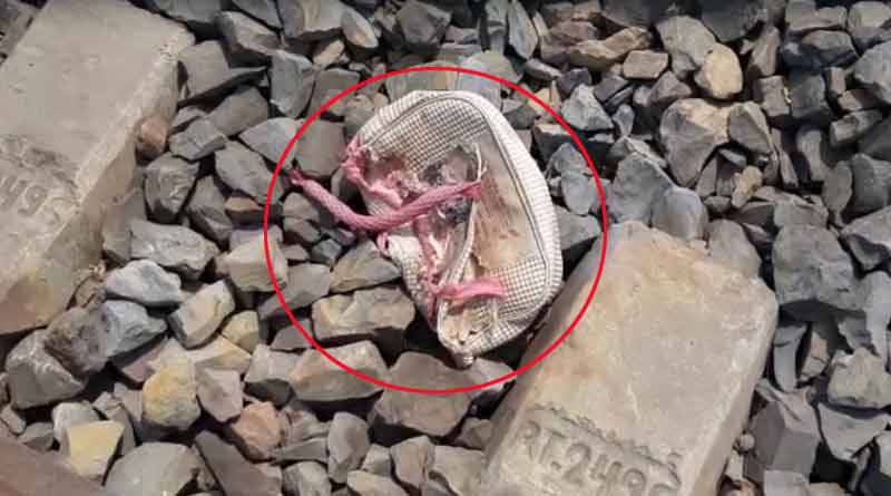 রেললাইনের পাশে ফেলে রাখা লেডিজ ব্যাগ সরাতেই বিস্ফোরণ, কাঁকিনাড়ায় ছড়াল আতঙ্ক