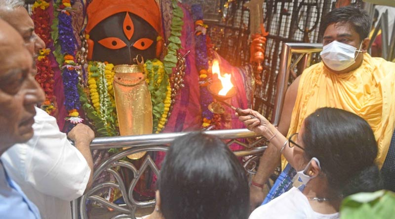 Massive win by election, Chief Minister Mamata Banerjee offers prayer at Kali Ghat temple | Sangbad Pratidin