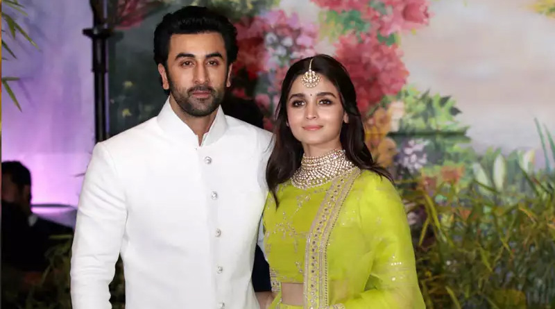 ‘একেই বলে ভালবাসা!’ বিয়ের আগে রণবীরের সঙ্গে ঘনিষ্ঠ ছবি পোস্ট আলিয়ার