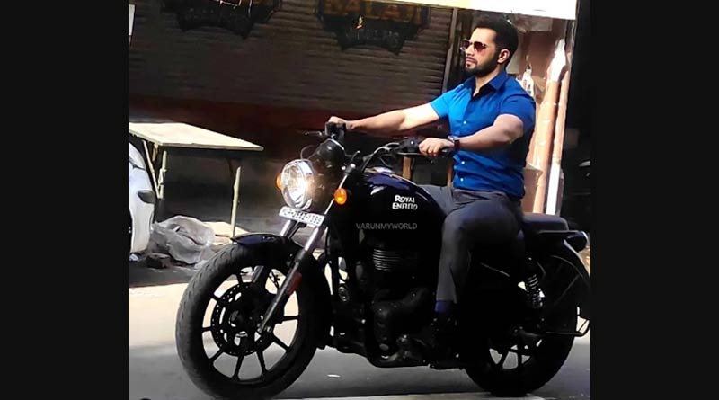 Varun Dhawan: বিনা হেলমেটে বাইকে চড়ে শুটিং, আইনি বিপাকে জড়ালেন বরুণ ধাওয়ান