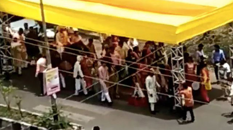 Wedding procession beats heatwave in a strange manner, video goes viral। Sangbad Pratidin