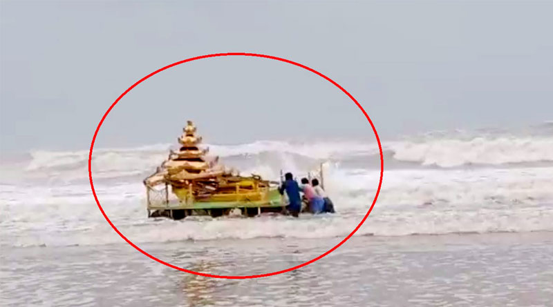 Mysterious Gold-Coloured Chariot Washes Ashore In Andhra Pradesh | Sangbad Pratidin