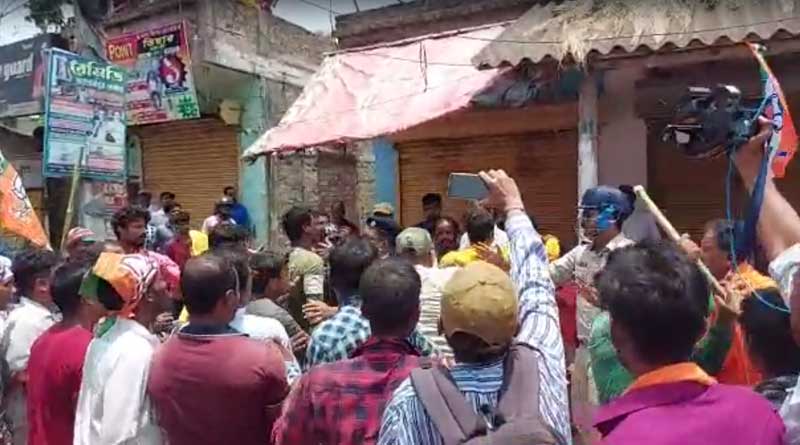 শুভেন্দুর কর্মসূচির আগে তৃণমূল ও বিজেপি কর্মীদের হাতাহাতি, দফায় দফায় উত্তপ্ত ভূপতিনগর