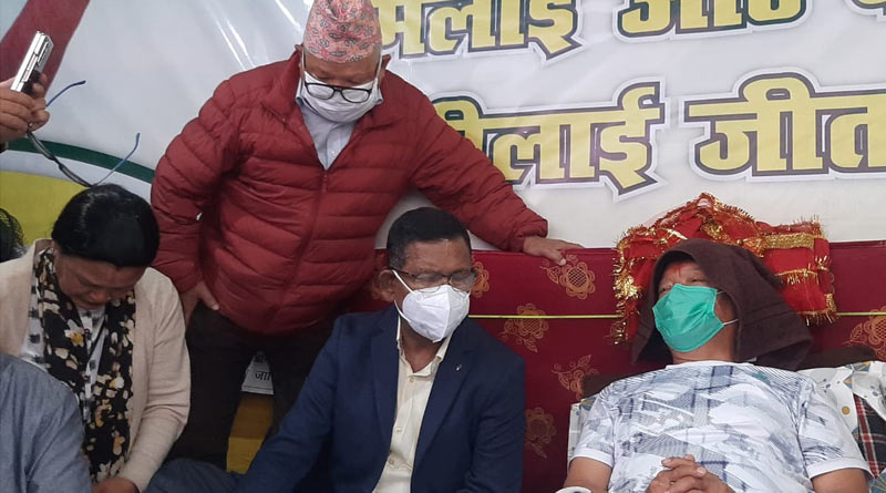 WB Minister Bulu Chik Baraik meets Bimal Gurung and appeals to withdraw fasting | Sangbad Pratidin