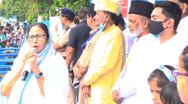 'No divisive politics in India', says CM Mamata Banerjee at Red Red during Eid celebration | Sangbad Pratidin