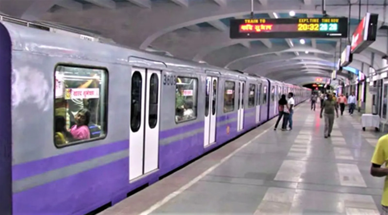 Metro Suicide Attempt: Old man attempts suicide at Kalighat metro station on friday