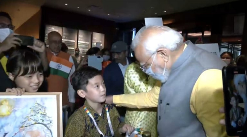 Narendra Modi amazed by Japanese kid speaking Hindi | Sangbad Pratidin