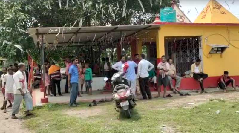 ১৫ বছর ধরে নিখোঁজ মা, মাটির পুতুল বানিয়েই সৎকার সারলেন ছেলেরা!
