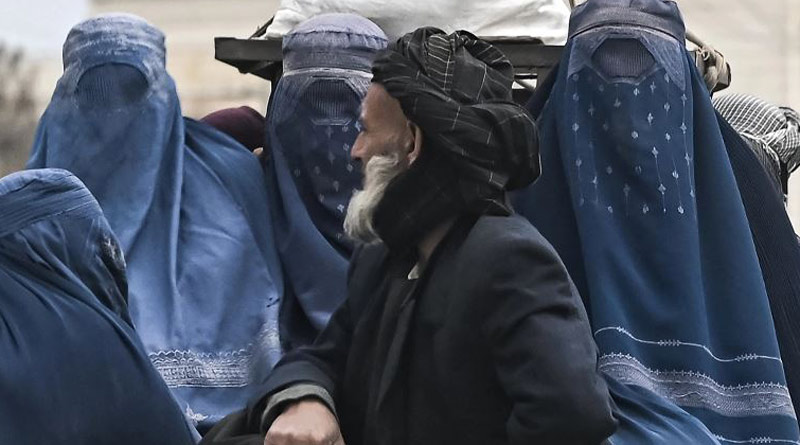 Taliban order Afghan women to wear all-covering burqa। Sangbad Pratidin