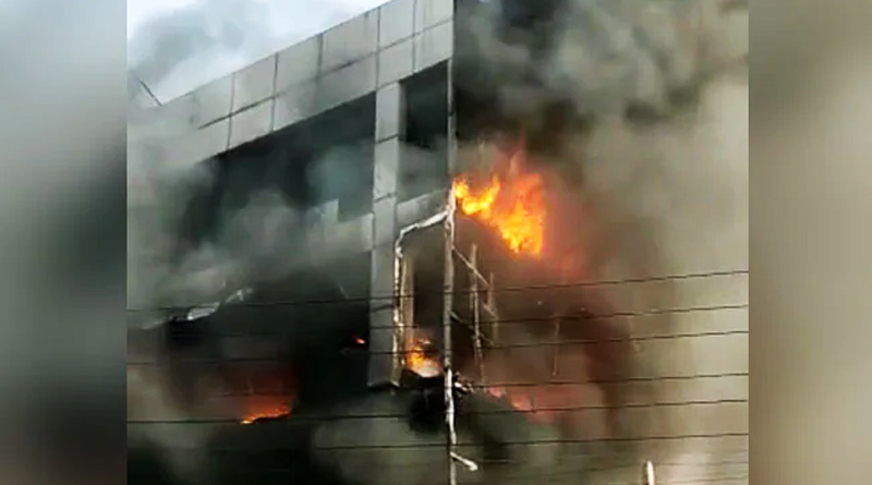 দিল্লির মেট্রো স্টেশনের কাছে তিনতলা বিল্ডিংয়ে বিধ্বংসী আগুন, ঝলসে মৃত অন্তত ১৬