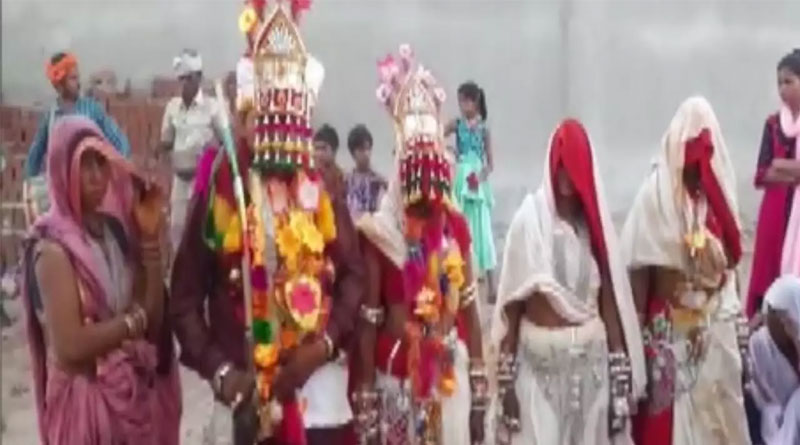 ১৫ বছর ধরে লিভ-ইন, ৬ সন্তানের সামনেই এক ছাদনাতলায় তিন প্রেমিকাকে বিয়ে যুবকের