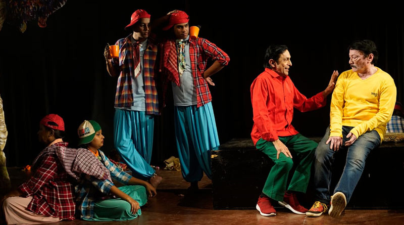 ‘দুই বুড়োর রূপকথা’ নাটক যুব প্রজন্মেরও, উপরি পাওনা শুভাশিসের কণ্ঠে জোড়া গান