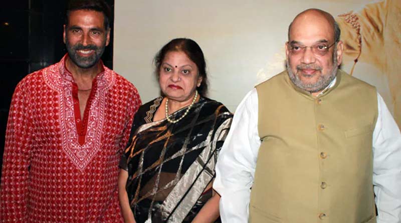 Home Minister Amit Shah teases wife Sonal after special screening of the film 'Samrat Prithviraj' । Sangbad Pratidin