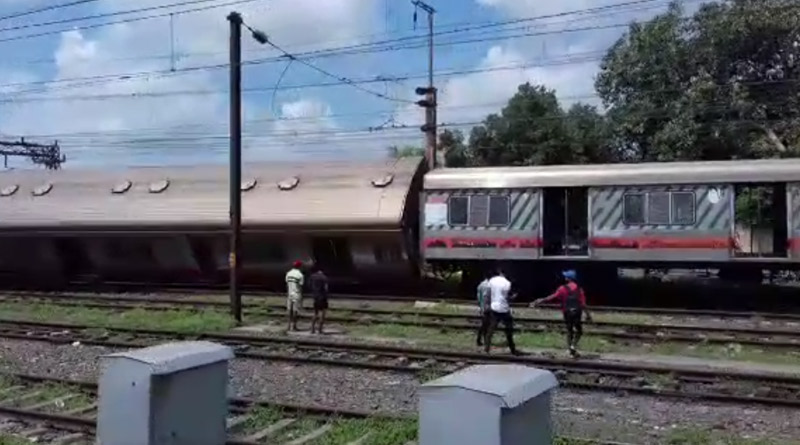 Train dislocated from track in Burdwan, no casuality, asked probe | Sangbad Pratidin