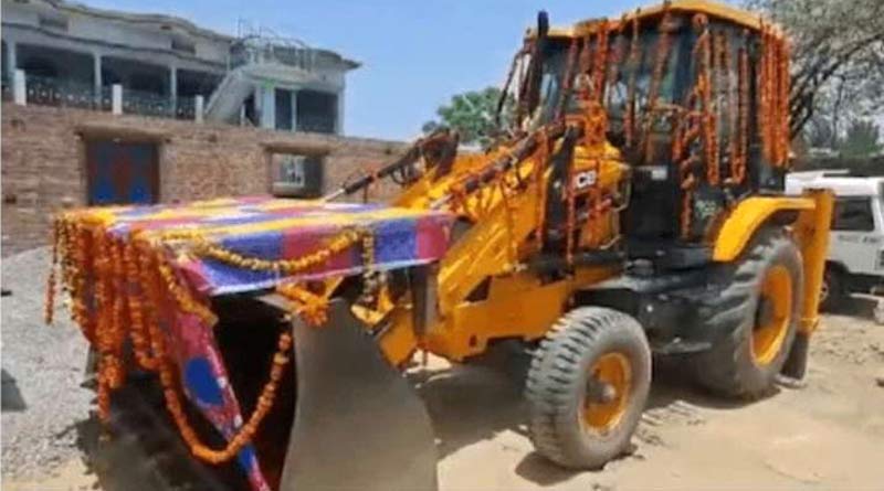 UP's groom rides a bulldozer instead of car to reach his marriage venue । Sangbad Pratidin