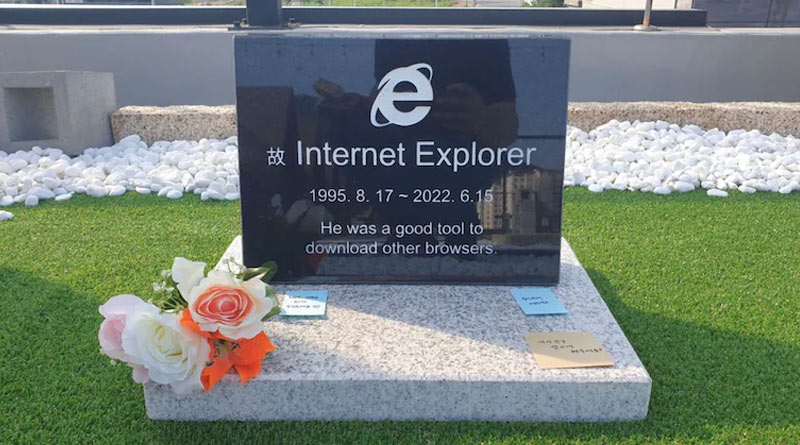 This engineer builds gravestone in memory of Internet Explorer | Sangbad Pratidin