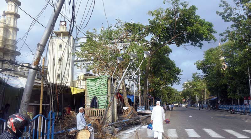 Kolkata Municipal Corporation to check lampposts, to prevent accident | Sangbad Pratidin