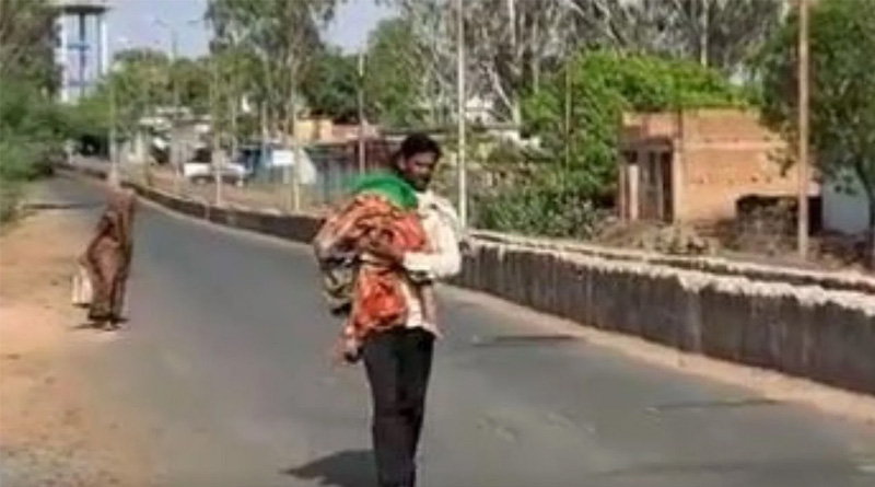 মিলল না শববাহী গাড়ি, শিশুকন্যার দেহ কাঁধে বাড়ির পথে বাবা! ভাইরাল চোখে জল আনা ভিডিও