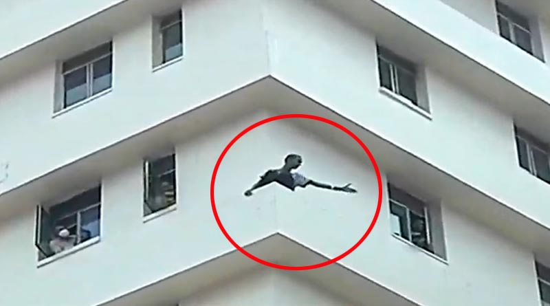 Patients climb on parapet of Institute of Neurosciences Kolkata, threatens to jump । Sangbad Pratidin
