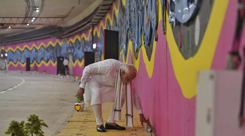 PM Cleans Litter At Delhi make 'Swachh Bharat' Example | Sangbad Pratidin