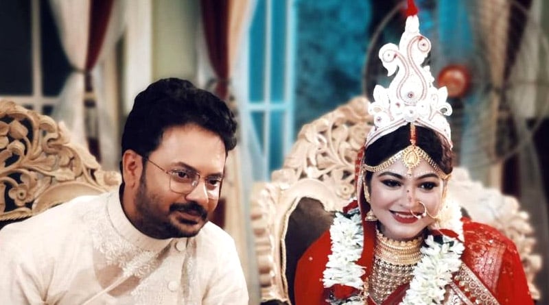 Actor Rahul Banerjee and Rukma Roy in wedding attire | Sangbad Pratidin