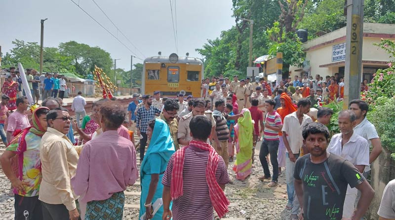 Local train service disrupted due to agitation | Sangbad Pratidin