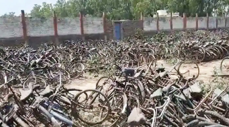 পরিযায়ী শ্রমিকদের বাজেয়াপ্ত সাইকেল-বাইক নিলাম, কোটি টাকা পকেটে পুরল যোগী সরকার