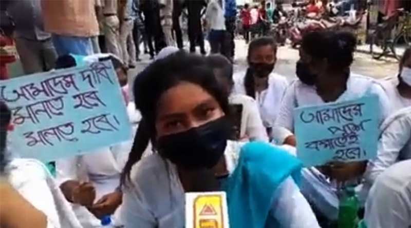সম্পাদকীয়: দেশের ‘আমব্রেলা’ শতচ্ছিন্ন, তার বেলা?