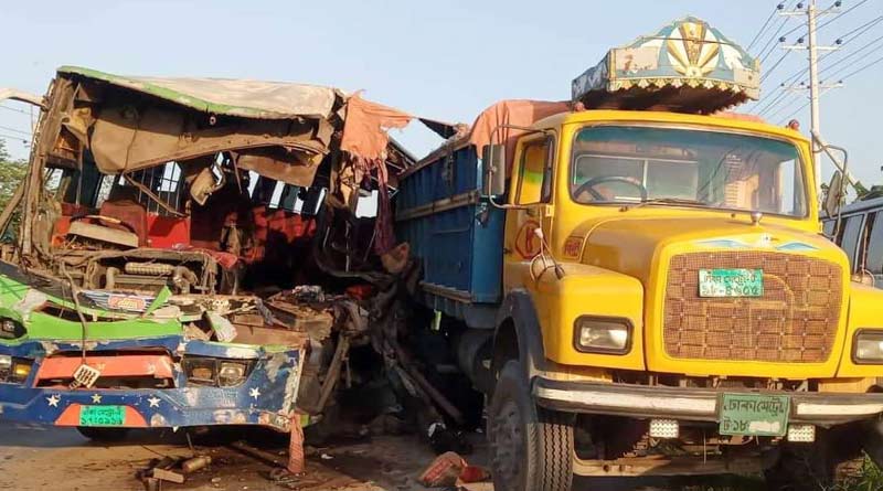 Two sperate road accidents in Bangladesh leave 8 dead | Sangbad Pratidin