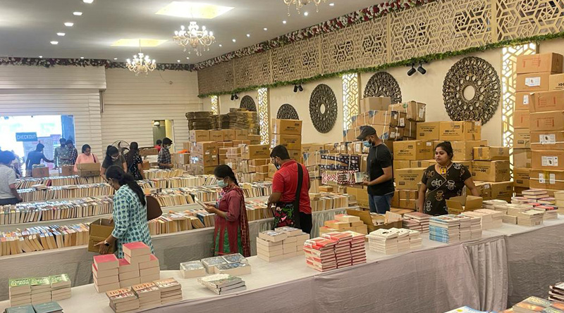বাক্সে পুরে ফেলুন যত খুশি বই! কলকাতায় শুরু অভিনব বইমেলা