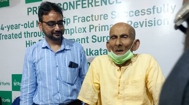 কলকাতার হাসপাতালে অসাধ্য সাধন! ১০৪ বছর বয়সি বৃদ্ধের সফল হিপ রিপ্লেসমেন্ট সার্জারি