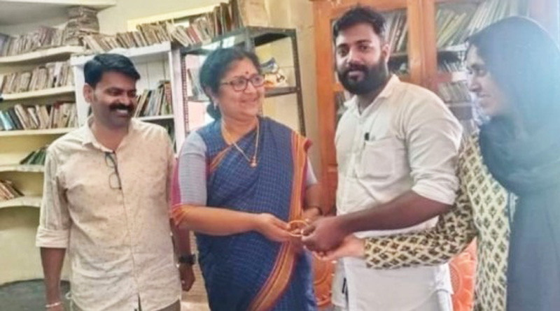 যুবকের দু’টি কিডনিই বিকল, চিকিৎসার জন্য হাতের বালা খুলে দিলেন মন্ত্রী