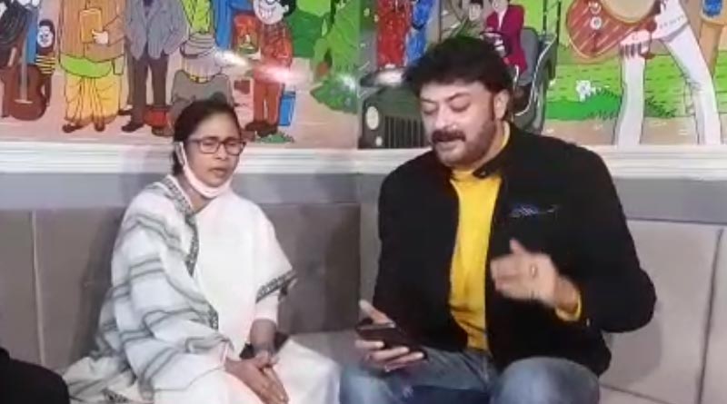 দার্জিলিঙে কাফে হাউসের উদ্বোধনে অন্য মেজাজে মুখ্যমন্ত্রী, গাইলেন রবীন্দ্র সংগীতও